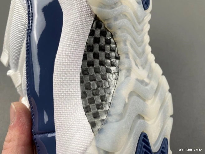 1st Kicks (2024) Jordan Low Retro FV5104-104 Navy 11 Midnight 0806